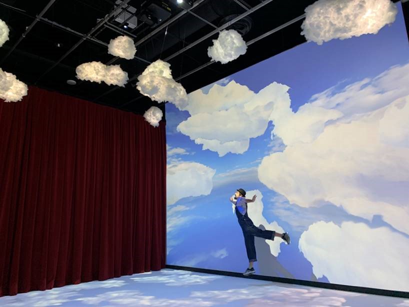Magritte & Dali Exhibition, Immersive Cloud Room