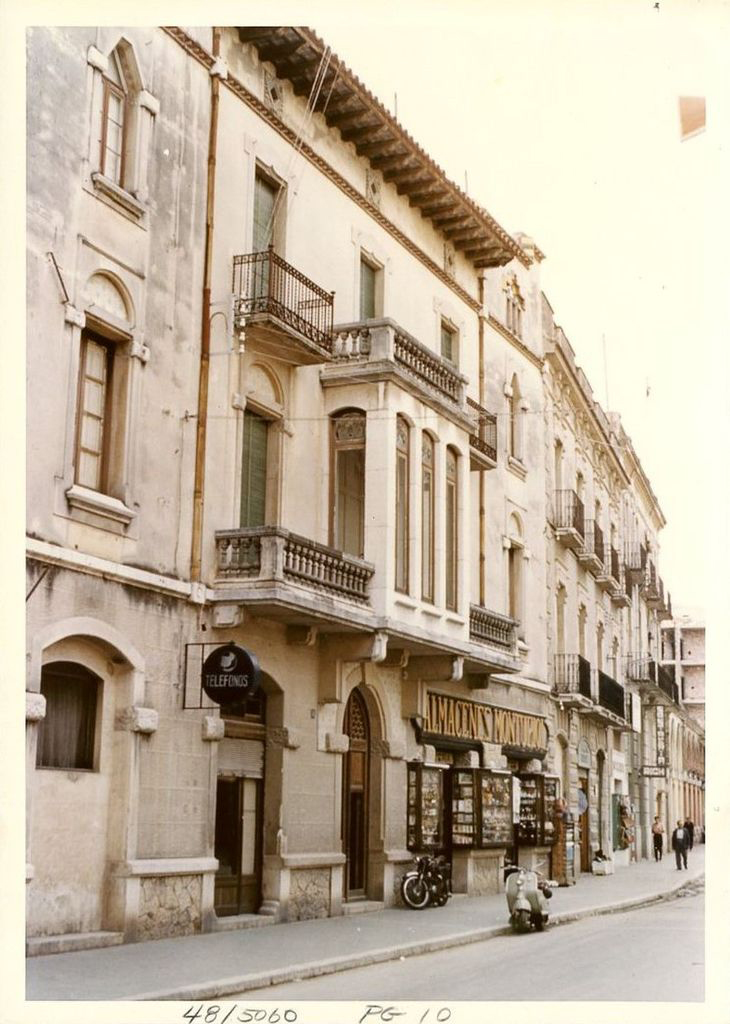 Facade of 20 Carrer Monturiol. Dali's birthplace.