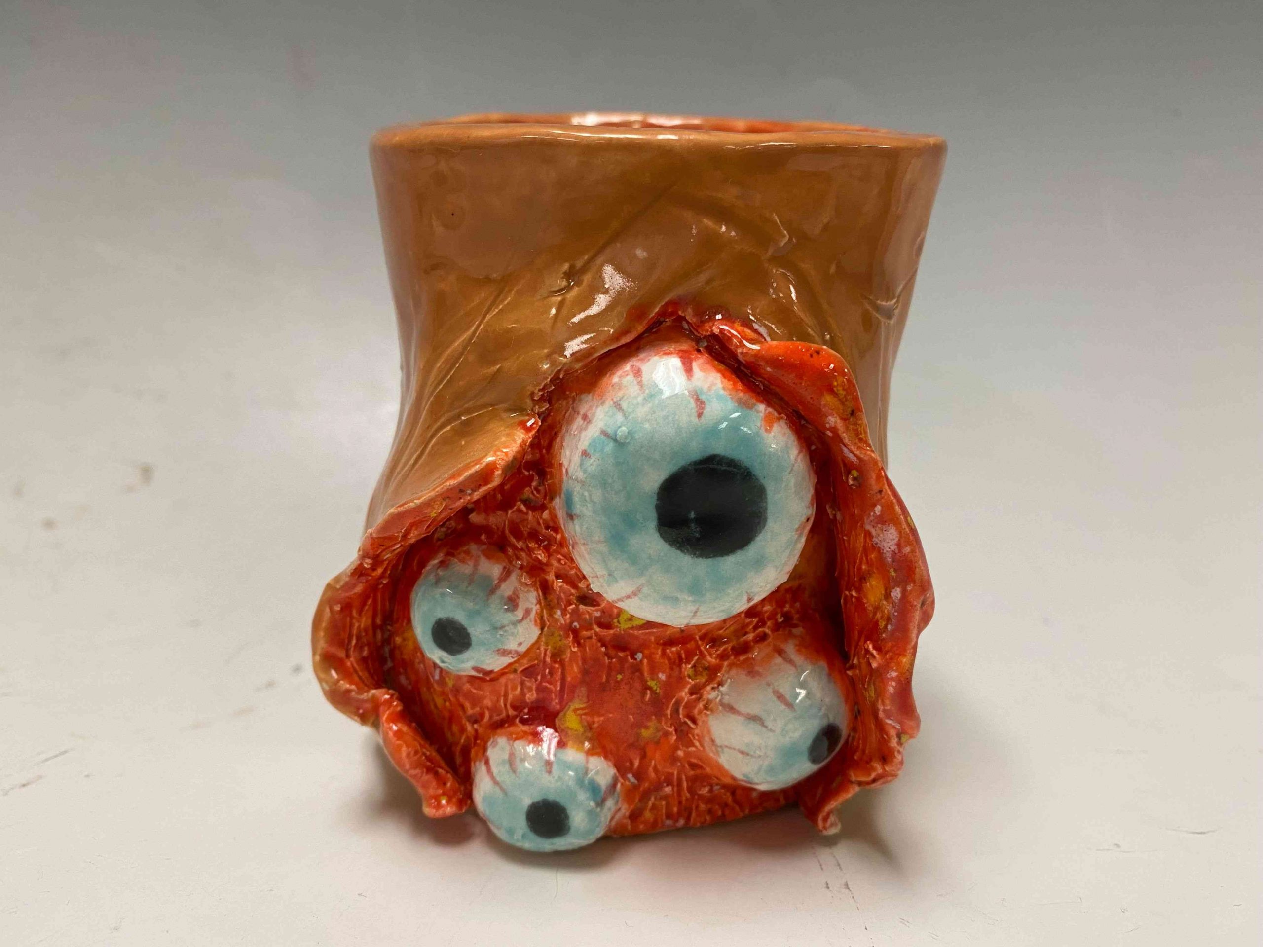 A ceramic with a few eyes